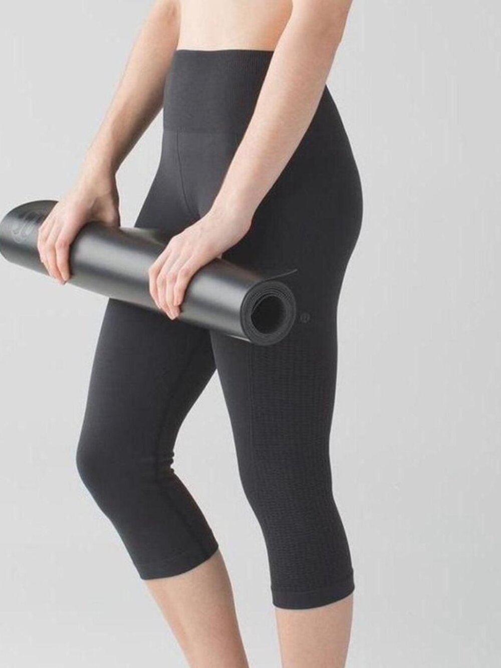 Lululemon High Waisted Black Capri Leggings Size 4